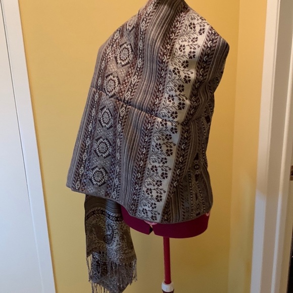 Beautiful Eggplant and brown scarf 🔴 - Picture 1 of 5